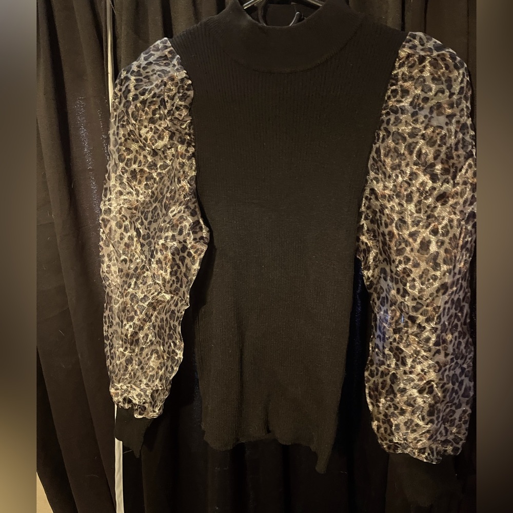 Leopard sheer sleeves and polyester n spandex fitted top - Picture 1 of 1